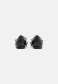 Tamaris Riemchenballerina - black matt