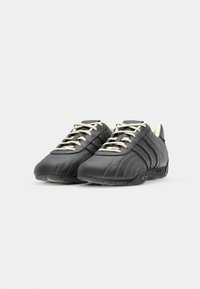adidas Originals ADIRACER UNISEX - Baskets basses - core black/cream white