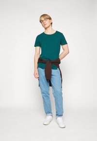 Lee SHAPED TEE - T-shirt básica - esmeralda