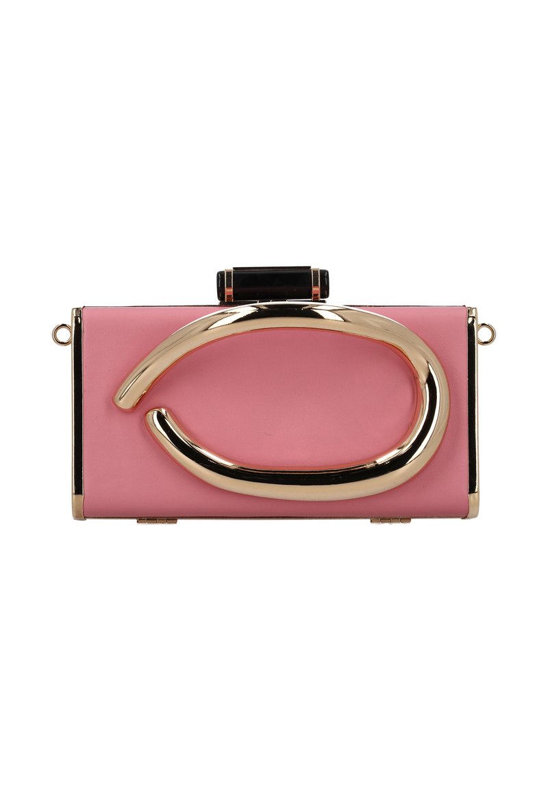 Rosa Clutch aus glattem Material mit einem übergroßen goldenen Akzent. Verfügt über einen schwarzen Verschluss oben und metallische Beschläge an den Seiten.