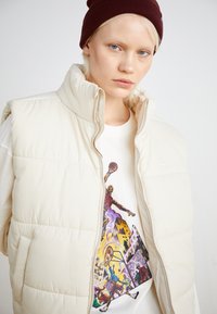 Nike Sportswear Colete - orewood