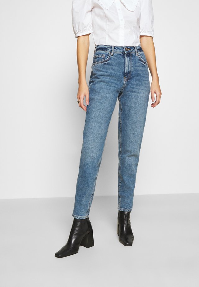 PCLEAH MOM - Relaxed fit jeans - medium blue denim