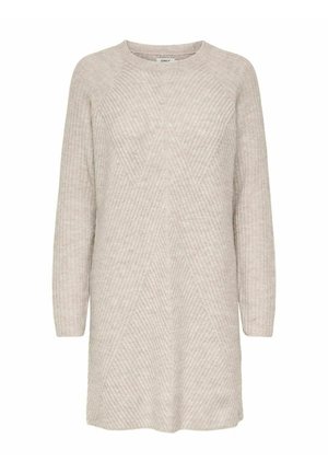 Hellbeige, gestricktes Kleid mit einem strukturierten, diagonalen Muster, langen Ärmeln und einem Rundhalsausschnitt, das über den Knien endet.