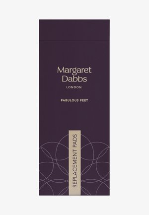 Boîte violet foncé avec texte doré pour "Margaret Dabbs" et "Fabulous Feet". Présente un motif géométrique et une étiquette pour "Tampons de remplacement".