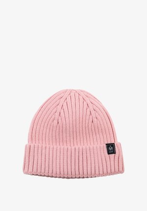 Rosa gerippte Strickmütze mit umgeschlagenem Bund und einem kleinen schwarzen Logo-Patch an der Seite.