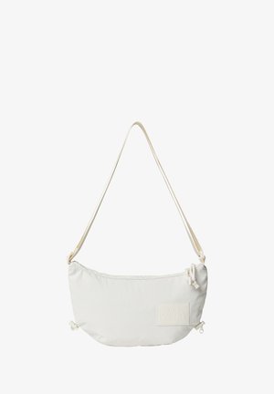 Biała torba na ramię o zaokrąglonym kształcie, z teksturowanym logo, regulowanym paskiem oraz zapięciem na sznurki.