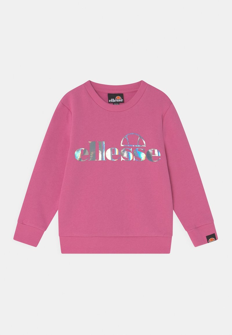Růžová mikina s lesklým stříbrným logem přes přední část. Žebrované manžety a lem, lehká tkanina, jednoduchý kulatý výstřih.