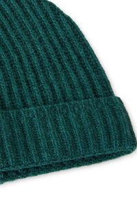 Zelená pletená čepice vyrobená z vlny, s vroubkovanou texturou a ohrnutým okrajem. Celkový design je měkký a teplý.