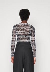 T-shirt da donna in maglia Urban Classics AOP | Sneak'In