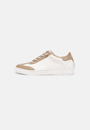 FERLY - Trainers - beige/white