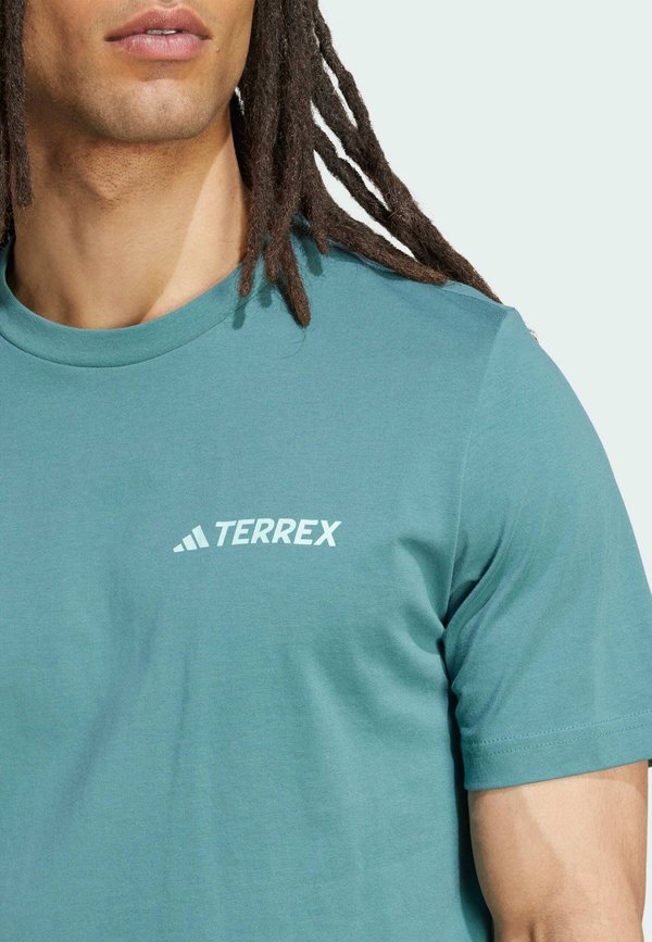 MOUNTAIN - Print T-shirt - preloved teal4