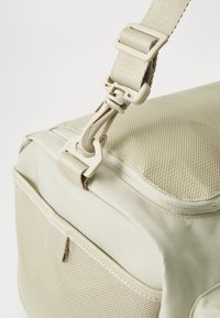 Nike Performance UTILITY POWER 2.0 - Saco de desporto - desert khaki