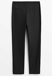 Svarta formella byxor med slim fit, utrustade med två bakfickor, uppställda mot en vit bakgrund.