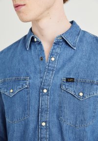 Lee REGULAR FIT - Camicia - washed blue
