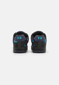 Globe TILT - Skate shoes - black
