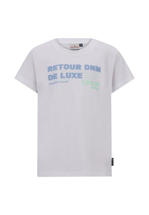 Witte katoenen T-shirt met een ronde hals. Grafische tekst in blauw en groen: "RETOUR DNM DE LUXE CREW" op de voorkant. Korte mouwen en een ontspannen pasvorm.