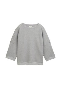 Graues, strukturiertes Sweatshirt mit ribbeligem Halsausschnitt und Dreiviertelärmeln, ausgestattet mit Knopfakzenten an der Schulter und einer lässigen Passform.