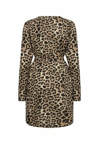 Leopardmönstrad klänning med långa ärmar, bälte i midjan och ett mjukt tyg med matt yta. Färgpaletten inkluderar brunt, beige och svart.