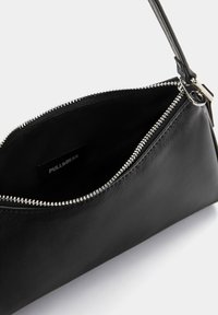 PULL&BEAR WITH RINGS - Handtasche - black