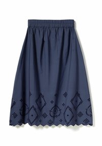 Granatowa spódnica do kolan z elastyczną gumką w talii i geometrycznymi wycięciami laserowymi wzdłuż falistego dołu.