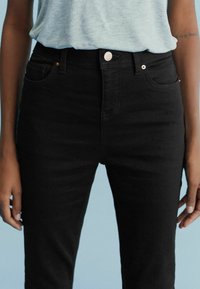 Next Liibuvad teksad - black