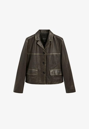 Veste en cuir marron foncé avec col en notch, trois boutons noirs à l'avant et deux poches à rabat, présentée sur un fond blanc.