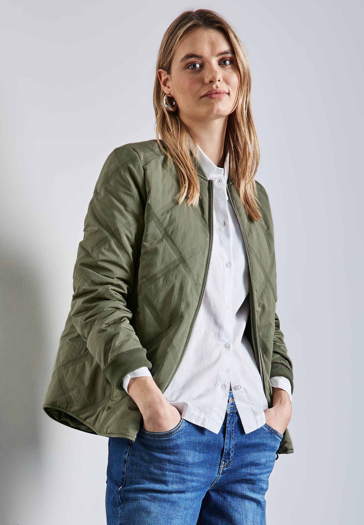 Street One Giacca Donna In Mix Strutturale – Softshell E Trapuntata – Cappuccio E Tasche Con Cerniera