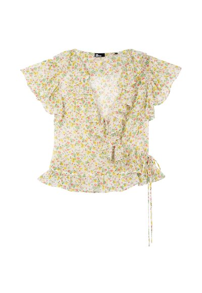 Blusa cruzada floral transparente con bordes fruncidos, mangas cortas y vaporosas, y detalle de lazo lateral en tonos pastel amarillo, rosa y verde.
