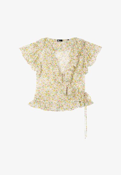 Blusa cruzada floral transparente con bordes fruncidos, mangas cortas y vaporosas, y detalle de lazo lateral en tonos pastel amarillo, rosa y verde.