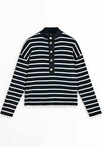 Camicia a maniche lunghe a righe orizzontali bianco e nero con colletto alto e cinque bottoni argento lungo la patta frontale.