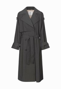 Szary trench coat z podwójnym zapięciem z przodu, paskiem w talii, szerokimi klapami i mankietami. Ma gładką teksturę i dopasowany krój.