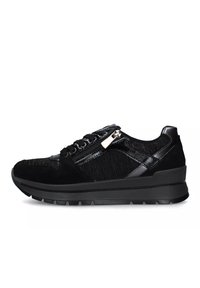 Sneaker nere con una parte superiore testurizzata che combina materiali lisci e rigati, design con lacci e zip laterale per un facile accesso.