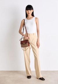 COACH SIGNATURE CASSIE  - Sac bandoulière - tan rust
