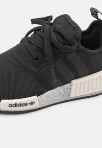 adidas Originals NMD R1 - Sneakers low - core black/silver metallic/chalk white