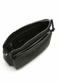 Schwarze Lederhandtasche in rechteckiger Form, mit zwei Reißverschlussfächern, Reißverschlüssen in Silberton und einer glatten Textur. Das Innere ist mit schwarzem Stoff ausgekleidet.