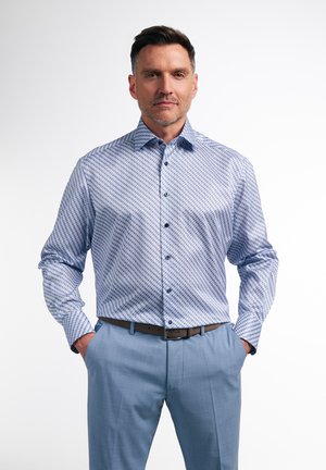 LANGARM COMFORT FIT - Chemise - hellblau weiß
