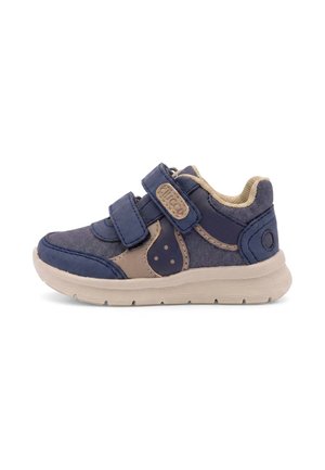 Sneaker blu navy per bambini con dettagli beige, due strisce in Velcro e una suola beige spessa, mostrata di lato su sfondo bianco.