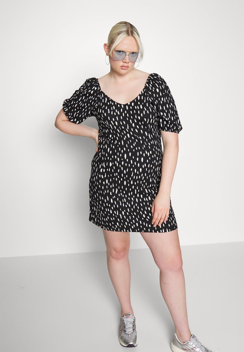 Vero Moda Curve VMGELINA PUFF DRESS - Vestido de malha - black smila