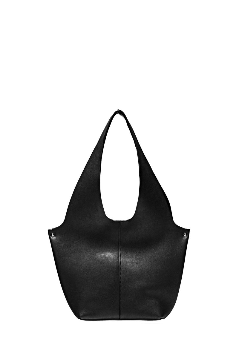 Schwarze Ledertasche mit einem breiten, geschwungenen Griff und einer glatten Oberfläche. Verfügt über eine zentrale Naht und silberne Hardware-Akzente.