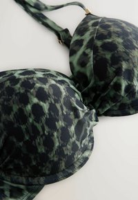 Unausgewählt, green black leopard print