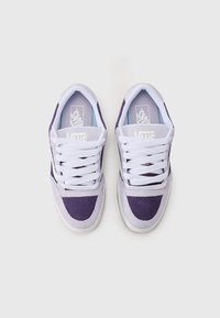 Vans HYLANE UNISEX - Chaussures de skate - grape