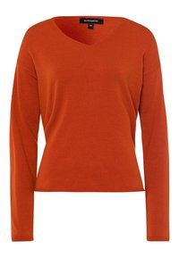Pull col en V orange en maille douce. Manches longues et coupe décontractée, avec une texture subtile et sans motifs apparents.