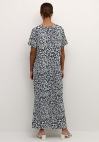 Kaffe CHARLOTTE - Maksikleit - midnight turtledove print
