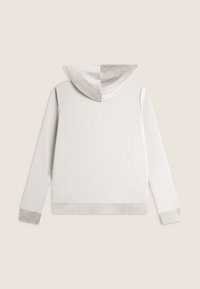 Haut à capuche gris clair avec une texture douce, présentant une doublure de capuche et des poignets gris contrastants, ainsi qu'un design simple et épuré.