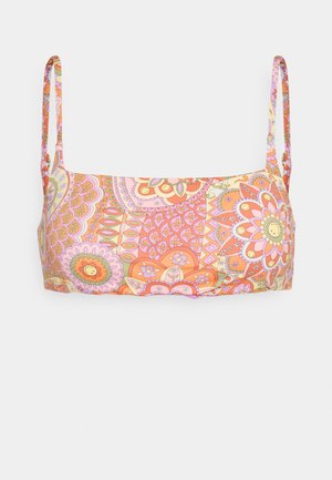 Haut de bikini avec des bretelles réglables, arborant un motif floral coloré dans des tons de rose, orange et jaune, fabriqué en tissu extensible.