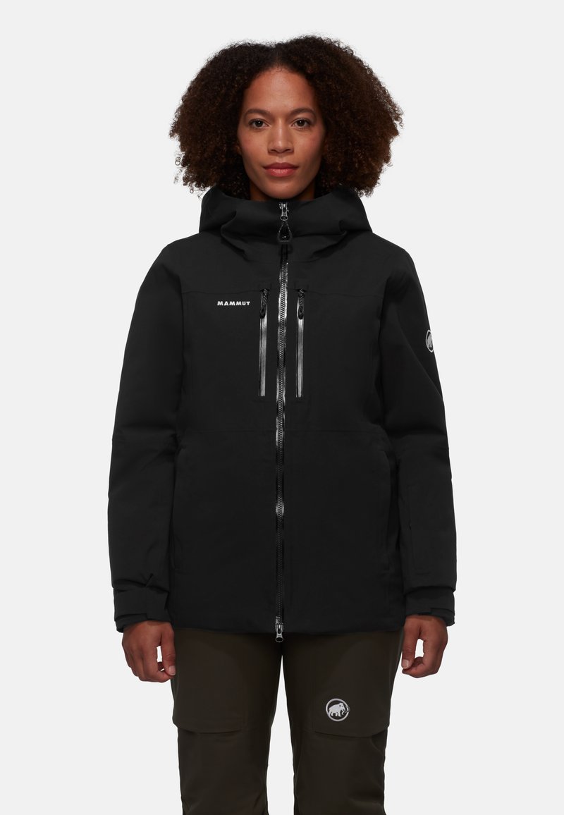 Schwarze wetterfeste Jacke mit hohem Kragen, zwei vorderen Reißverschluss-Taschen und Logo-Details. Verfügt über ein tailliertes Design und eine verstellbare Kapuze.