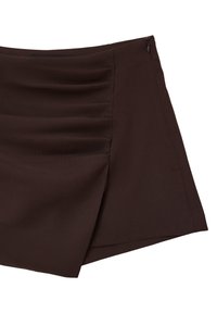 Gonna plissettata marrone con zip laterale, realizzata in un tessuto morbido con una silhouette strutturata e una lunghezza corta.