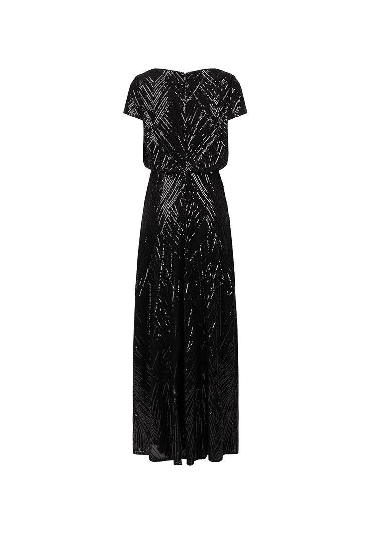 Robe maxi noire à manches courtes, arborant un motif en chevron scintillant et une taille cintrée. Tissu lisse et fluide avec une jupe évasée.