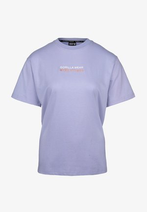 Lavendel katoenen t-shirt met korte mouwen, ronde halslijn en een dual-text logo "GORILLA WEAR" in witte en oranje borduursel aan de voorkant.