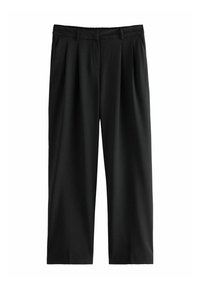 Pantaloni neri plissettati con gamba dritta, texture liscia e vita con passanti per cintura. Presentano un design minimalista.